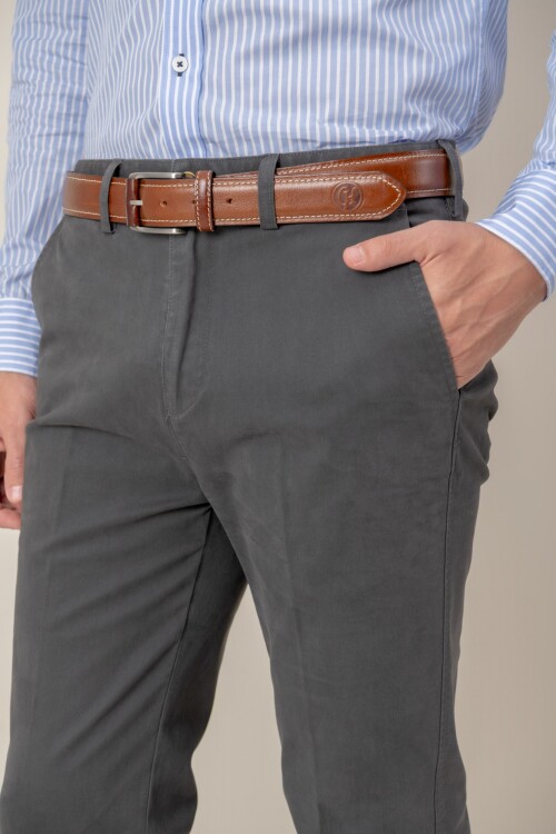 Pantalón gabardina classic fit Gris
