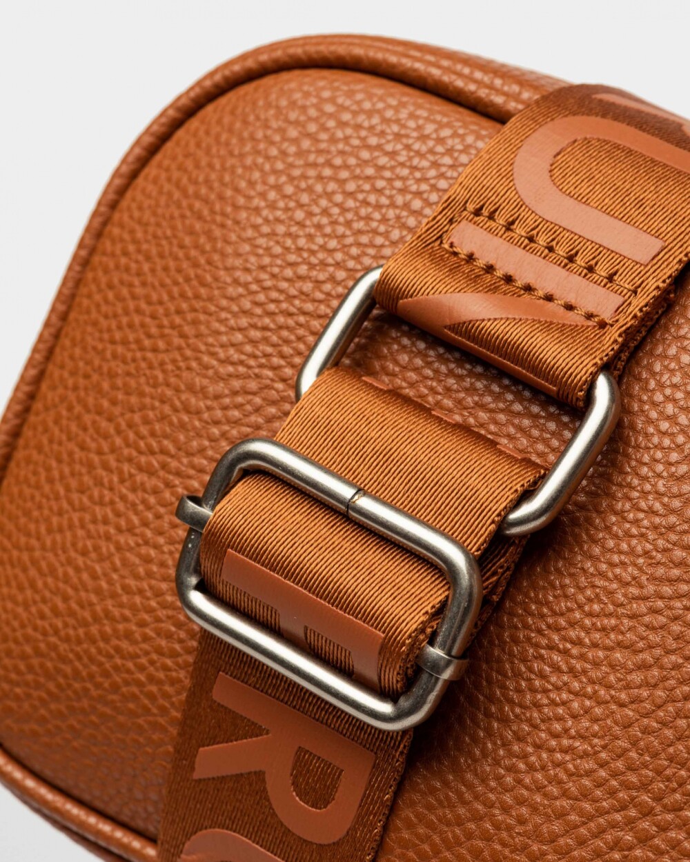Mini Bag Adisa En Efecto Cuero Graneado Cuoio
