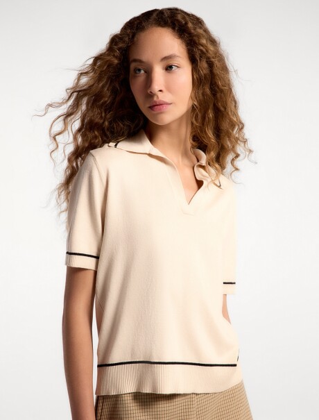 POLO MANGA CORTA EN TEJIDO DE PUNTO BEIGE