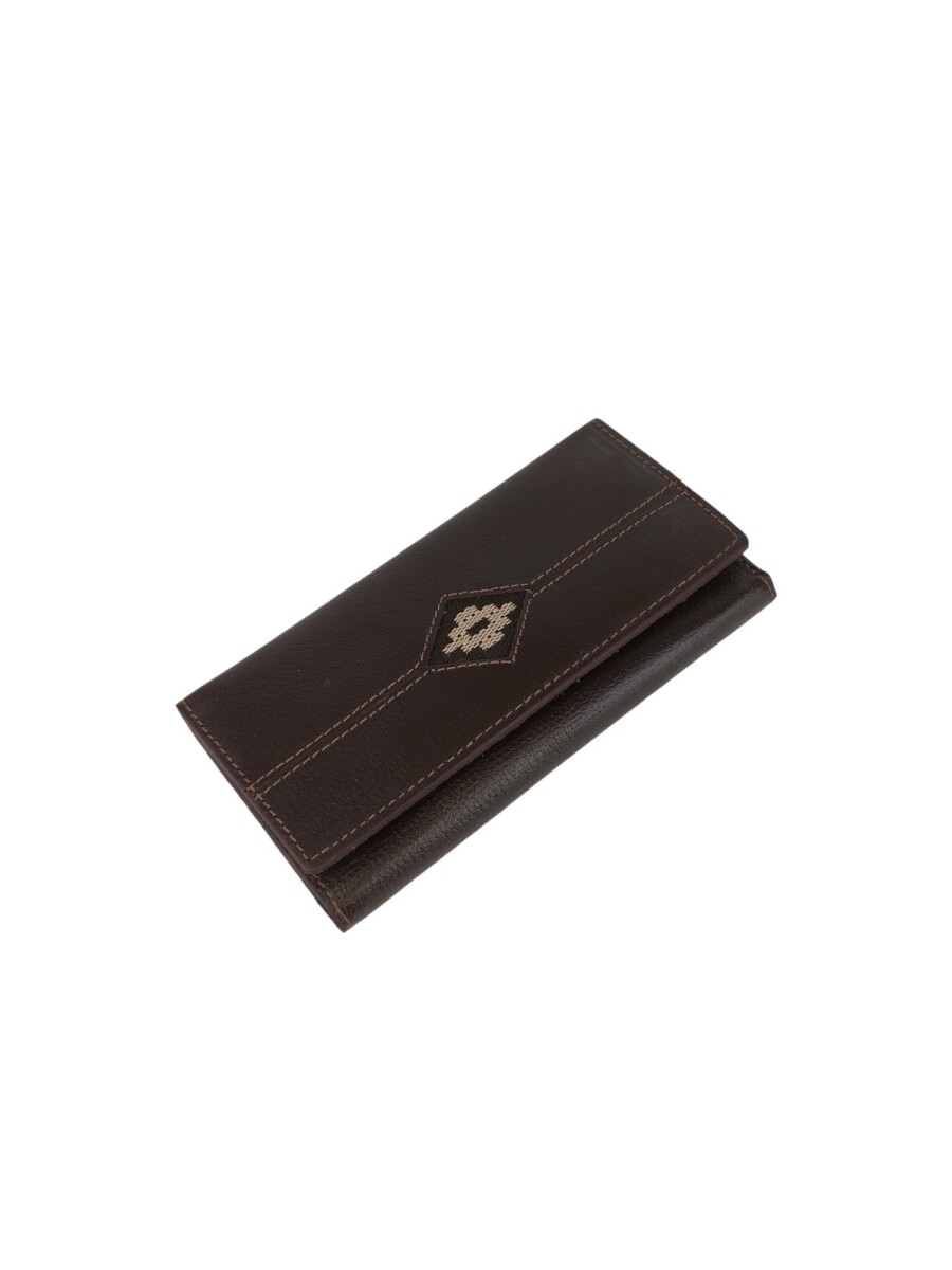 Billetera clasica al corte con detalle de rombo - Marron 