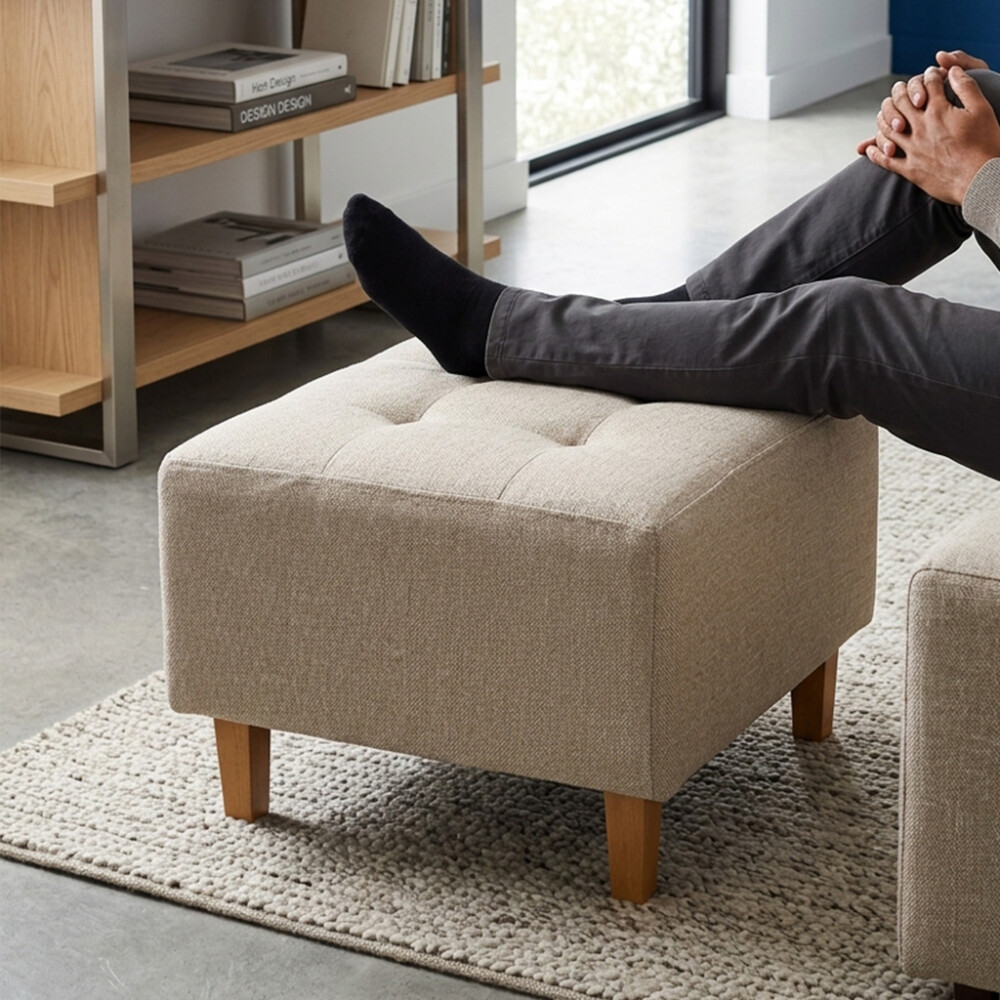 Puff tela y patas de madera Beige