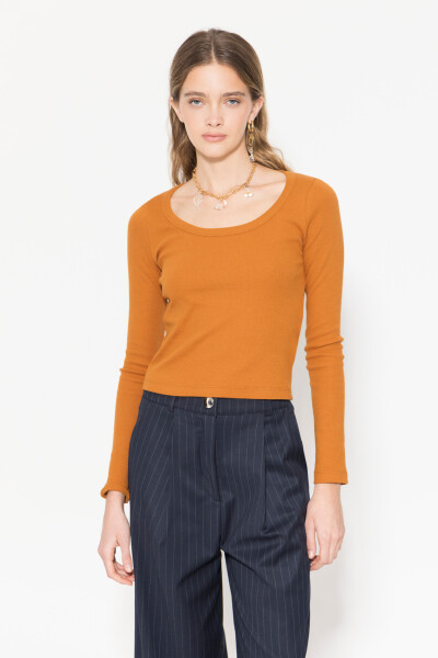 REMERA ESTEFI Caramelo