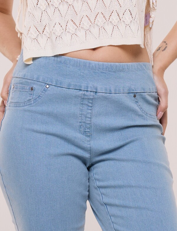 Capri Pull On Denim JEAN CLARO
