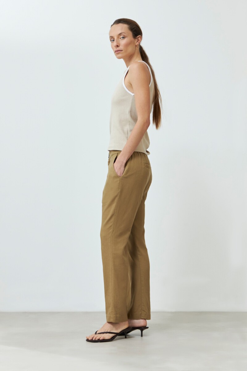 Pantalón capri de lino verde oliva