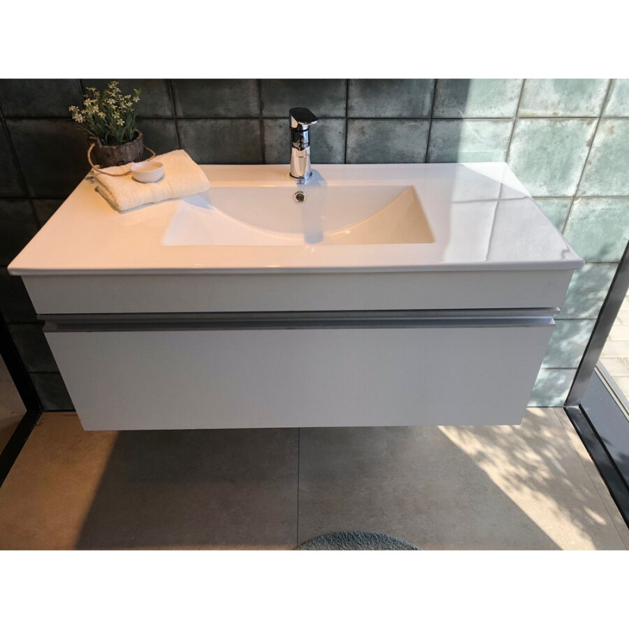 Mueble blanco liso con cajón Mueble blanco liso con cajón