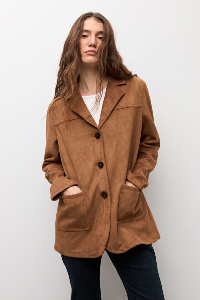 Blazer simil gamuza tostado