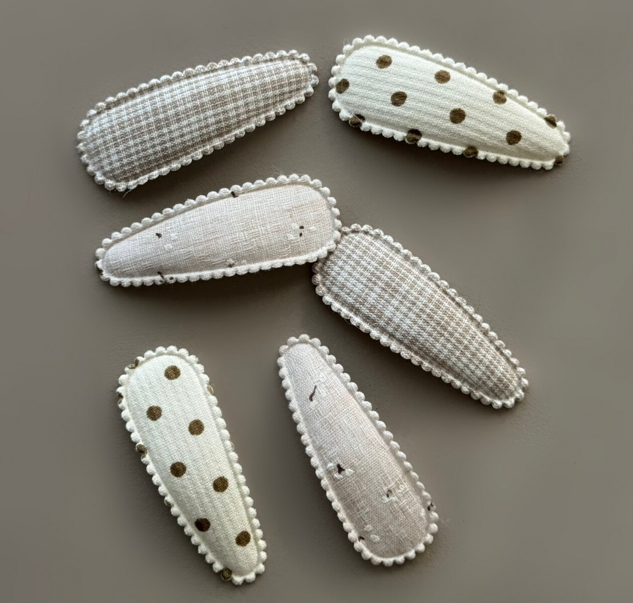 Broches - Tic Tac Pattern Beige X 8 