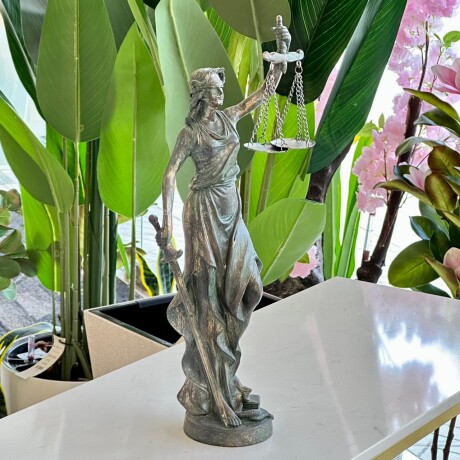 Escultura Dama De La Justicia Resina Alto 65cm x Ancho 19cm x Largo 18cm Escultura Dama De La Justicia Resina Alto 65cm x Ancho 19cm x Largo 18cm