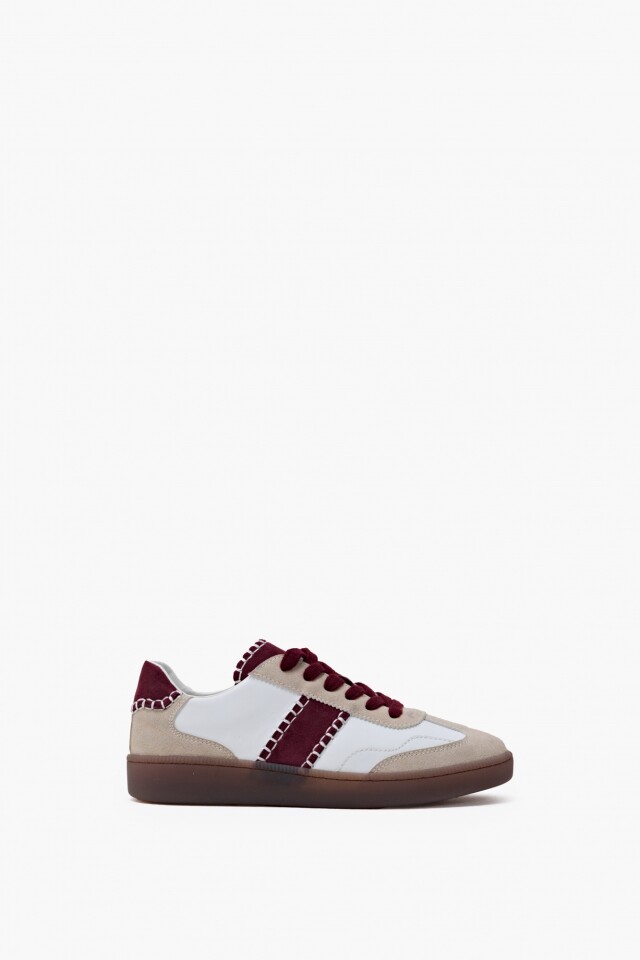 Zapatilla con bordado beige