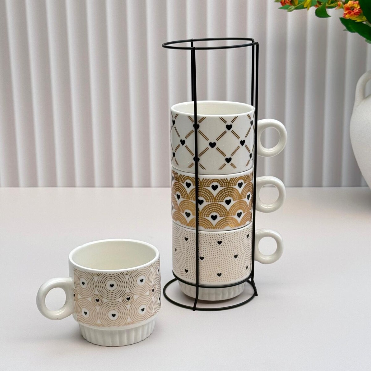 Juego De 4 Tazas Cerámica Apilables Base Metálica 250 ml. 