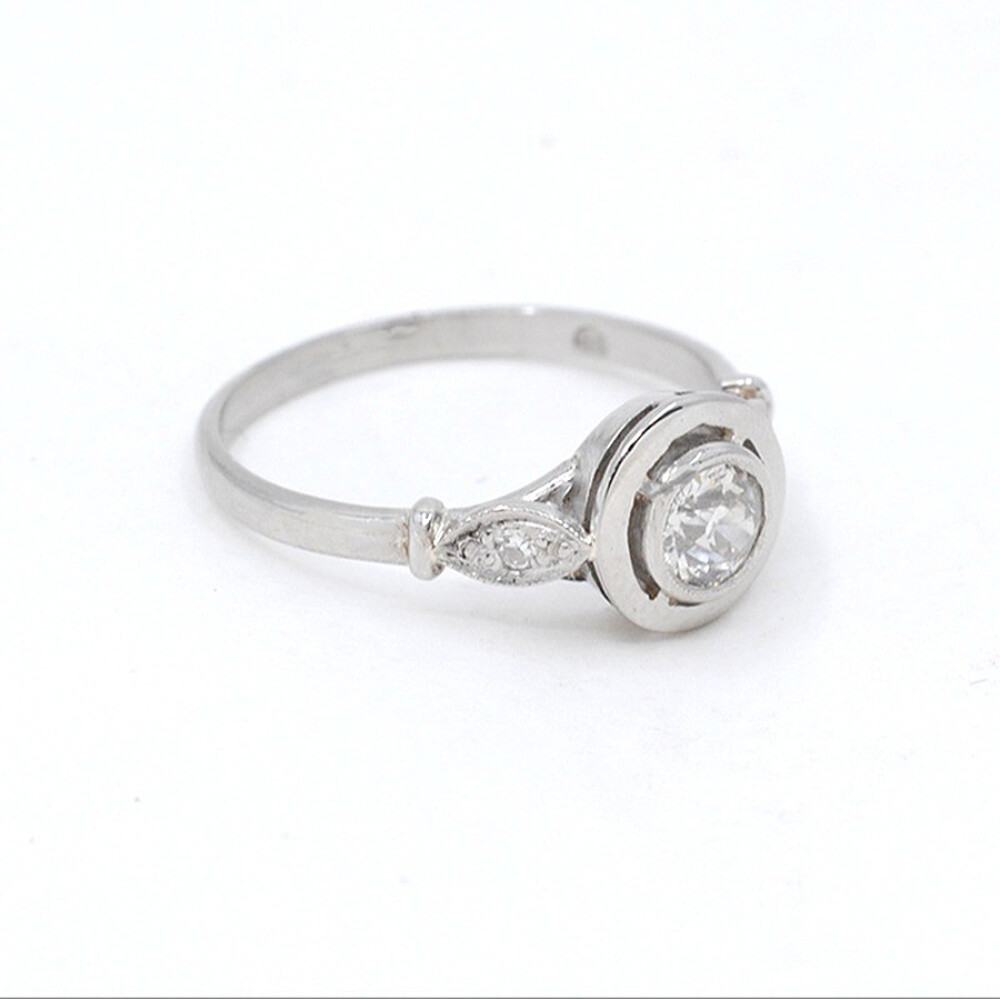 Anillo En Platino Y Brillantes Anillo En Platino Y Brillantes