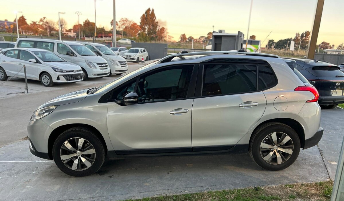 Peugeot 2008 Feline 1.6 2019 Peugeot 2008 Feline 1.6 2019
