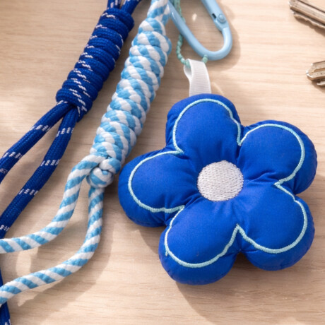 Llavero con Flor y Cuerdas Azul