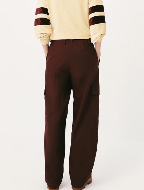 PANTALÓN RECTO CON BOLSILLOS ROJO