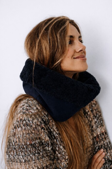 Simple Warm Neck Azul Marino