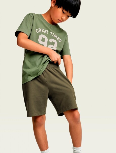 CONJUNTO INFANTIL CON ESTAMPADO VERDE