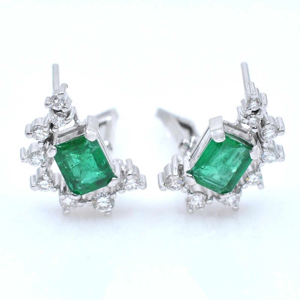 Caravanas clips en oro 18k blanco, con esmeraldas y brillantes Caravanas clips en oro 18k blanco, con esmeraldas y brillantes