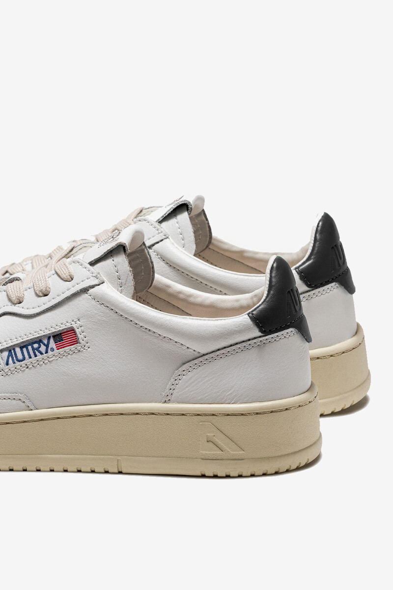 ZAPATILLA MEDALIST LOW Negro