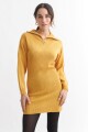 Vestido corto tejido con medio cierre AMARILLO
