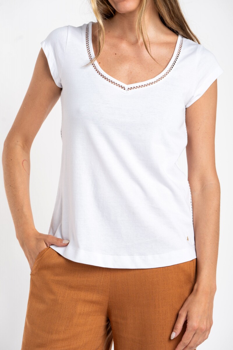 Remera Escote V Puntilla - Blanco 