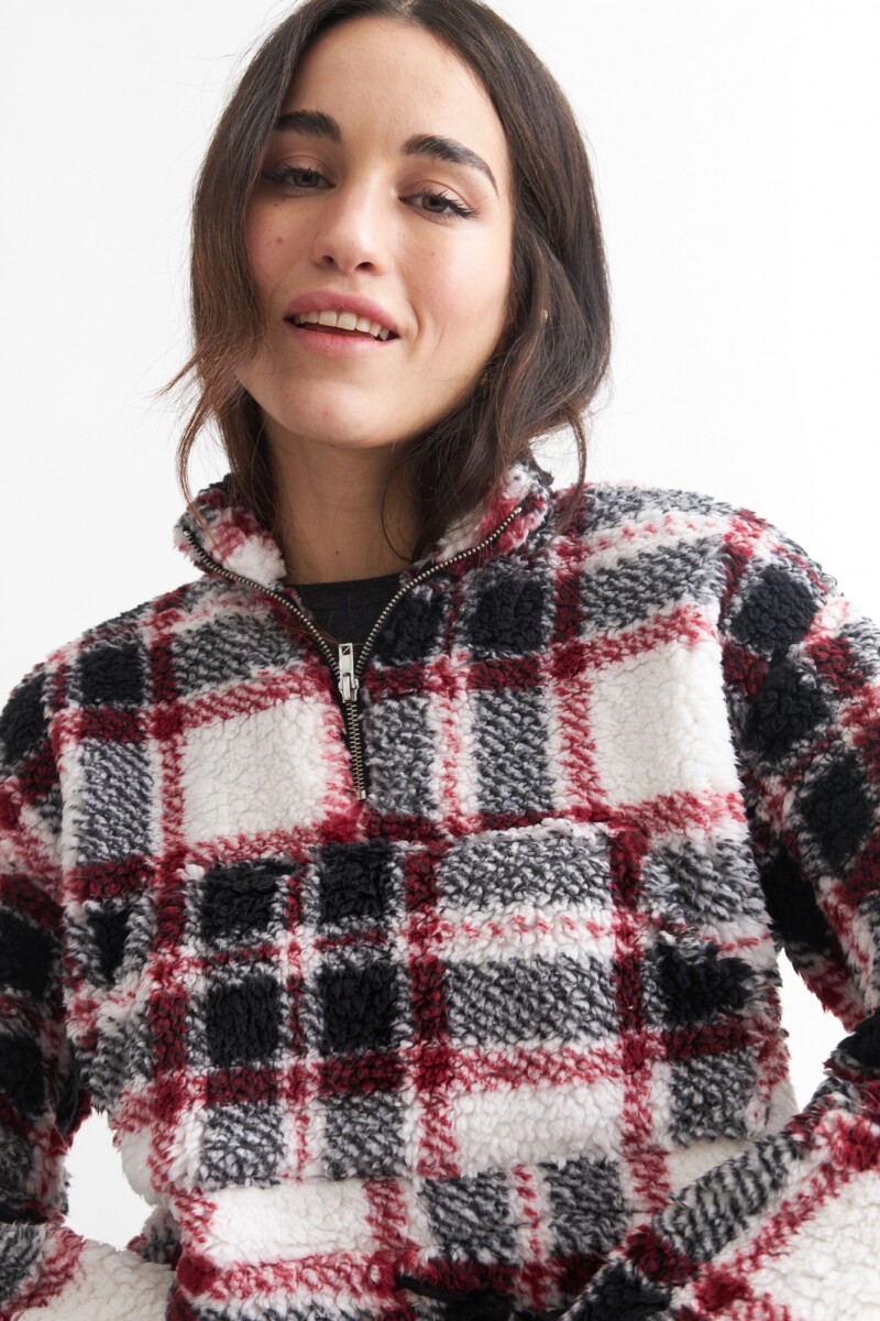 Buzo crop en corderito estampado NEGRO