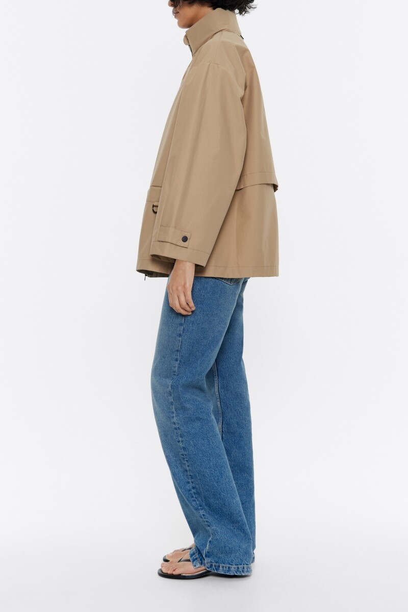 GABARDINA LÍNEA A CORTA Camel