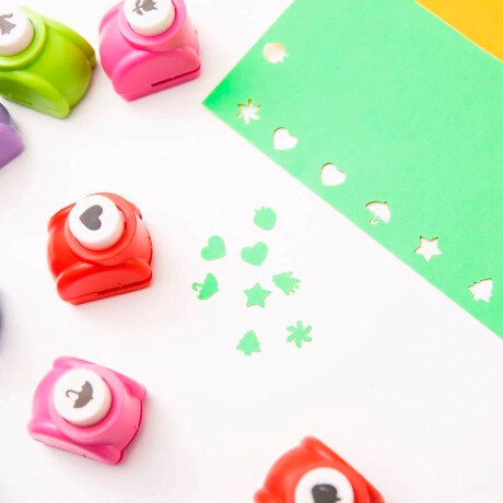 Set X96 Cartulinas A4 Goma Eva Glitter Perforadoras Set X96 Cartulinas A4 Goma Eva Glitter Perforadoras