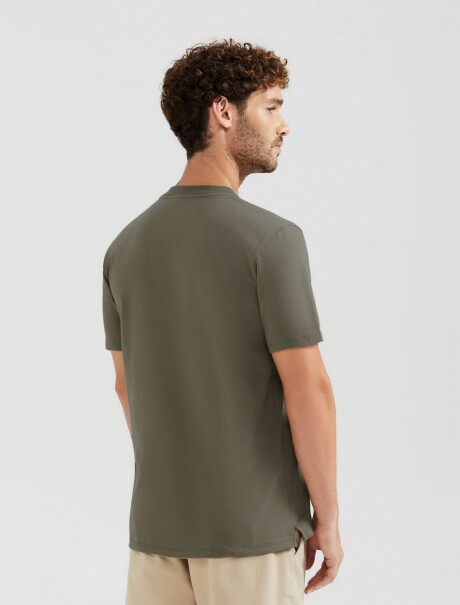 CAMISETA DE CUELLO CON TEXTURA VERDE