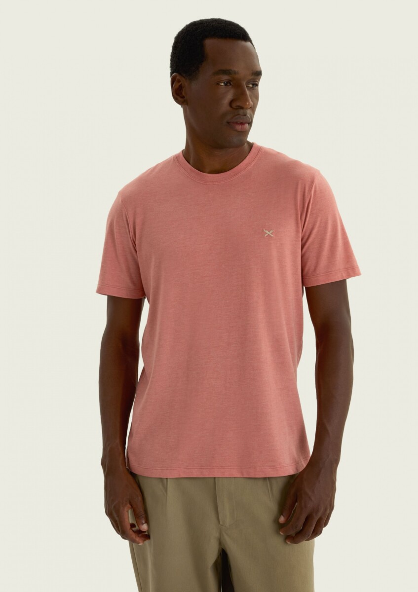 CAMISETA BÁSICA WORLD CON BORDADO - ROJO 