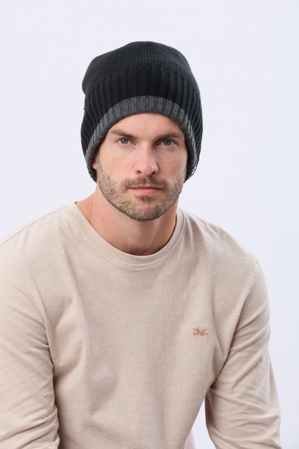 GORRO TEJIDO REVERSIBLE Negro