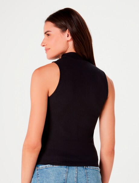 MUSCULOSA CON CUELLO ALTO NEGRO