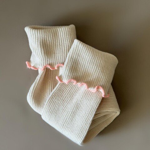 Medias Peggy Off White Con Ruletel Rosa