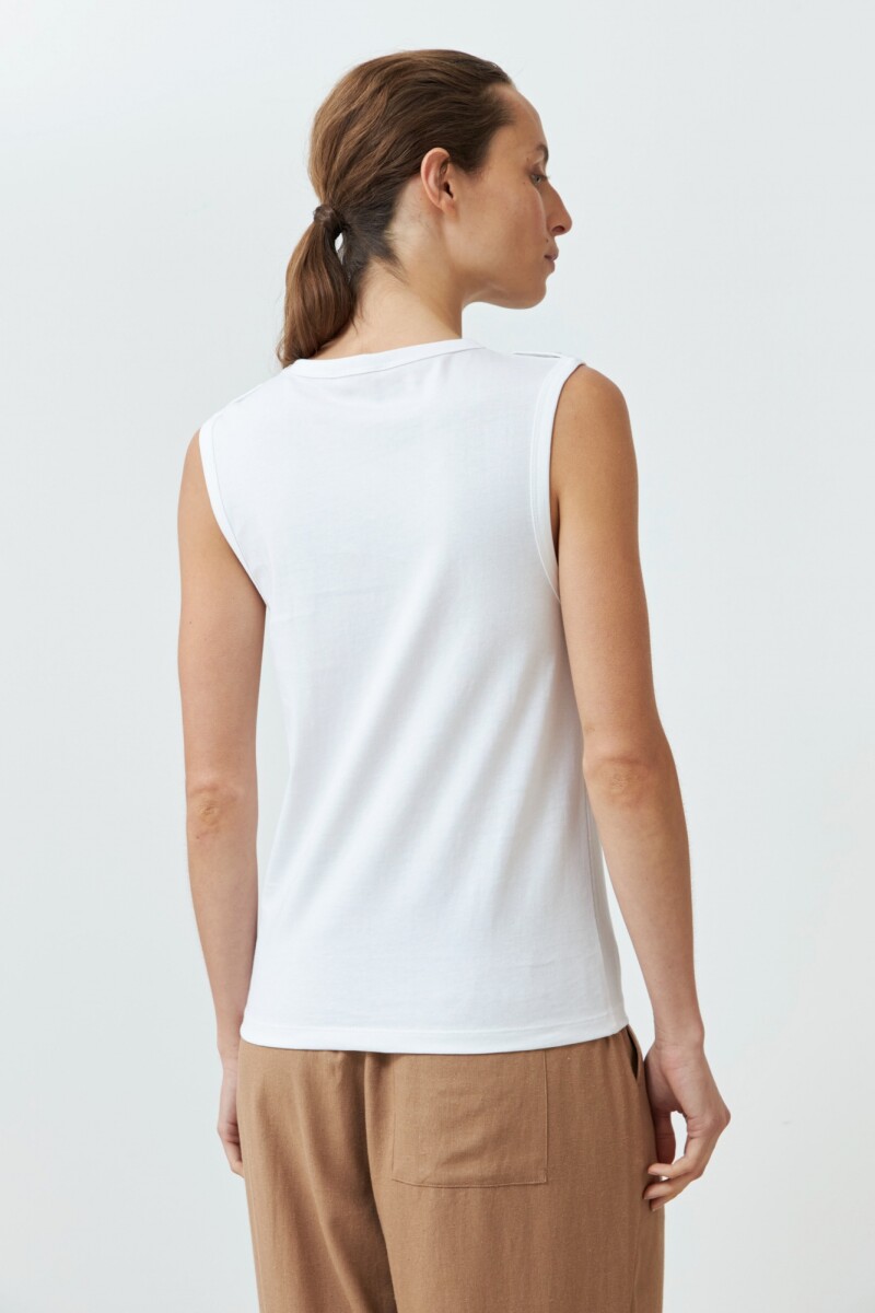 Musculosa con botones en hombros blanco
