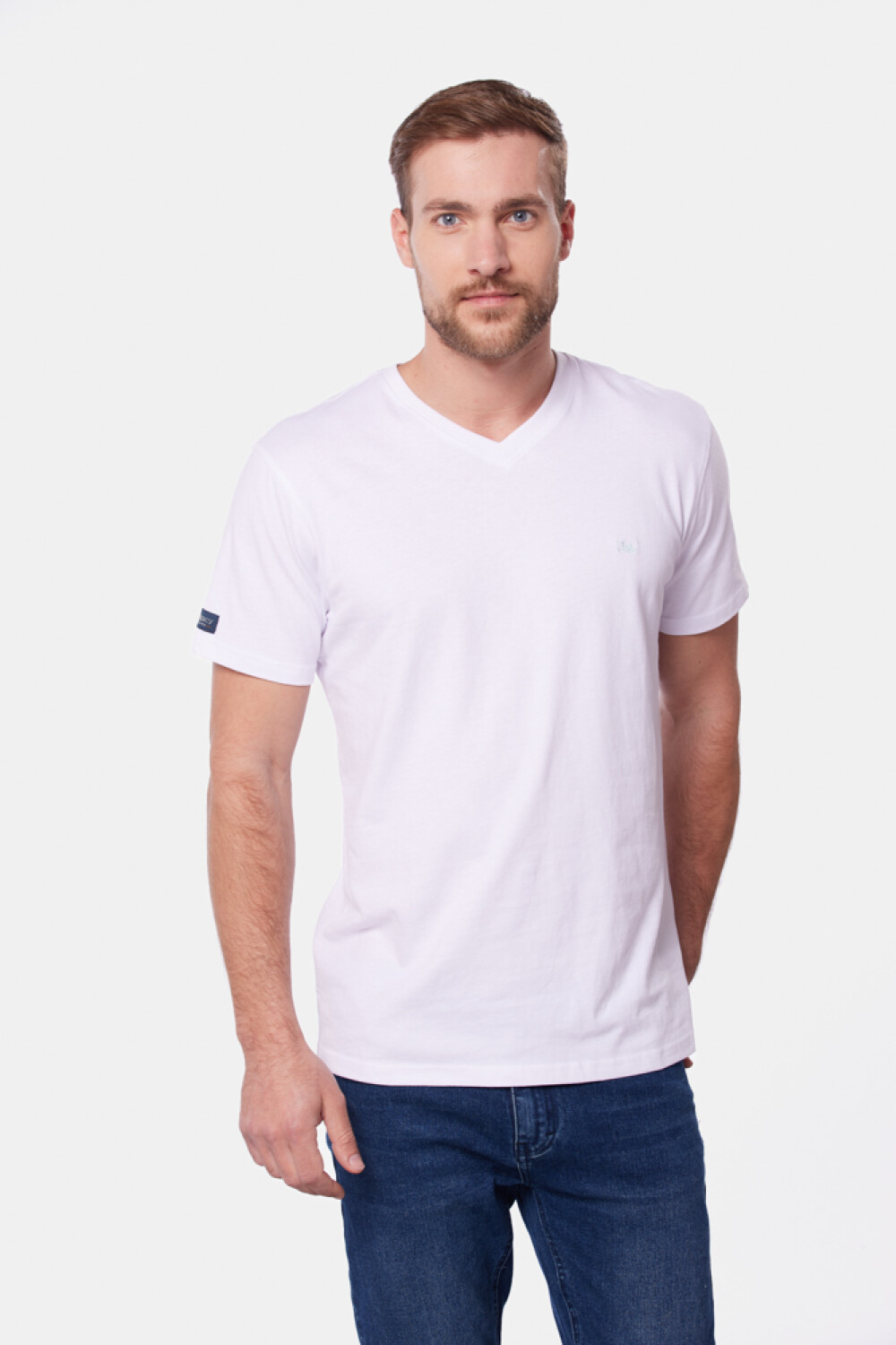 REMERA LISA ESCOTE V Blanco