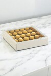 Caja bombones 14,5x14,5x3,5 cm. PELLE BIANCO+ORO