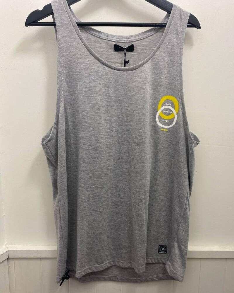 Remera Its Ok To Be GRIS