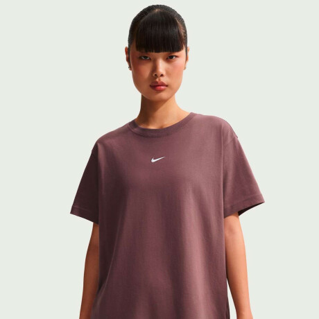 Remera Nike Sportswear Classic Tee De Mujer Morado