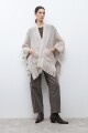 Ruana con bolsillos beige