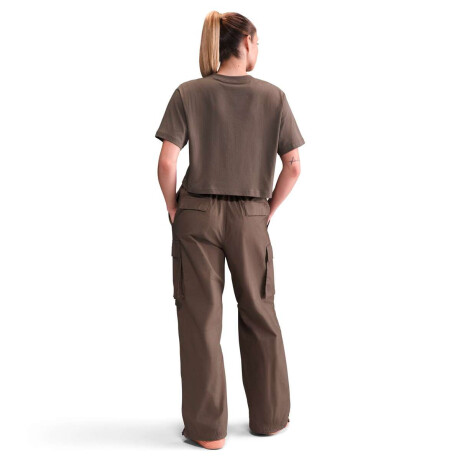 Remera Casual Tee Essential Futura de Mujer Chocolate