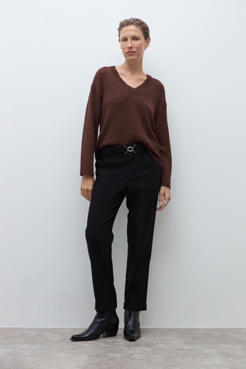 Pantalón con cinto negro