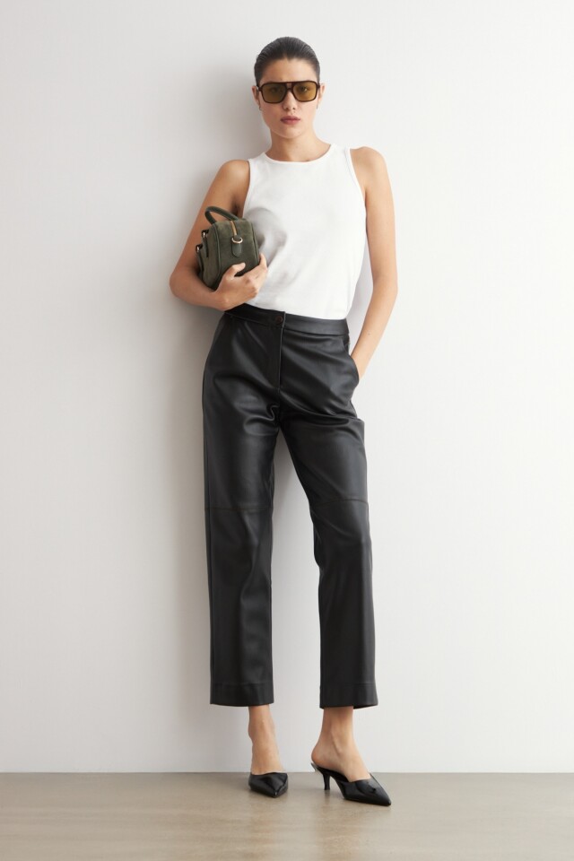 Pantalon recto eco cuero negro