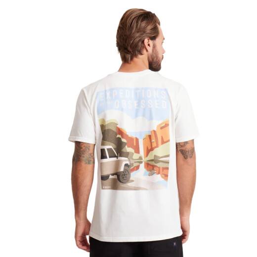 Remera Roark Expeditions Of The Obsessed - Blanco Remera Roark Expeditions Of The Obsessed - Blanco