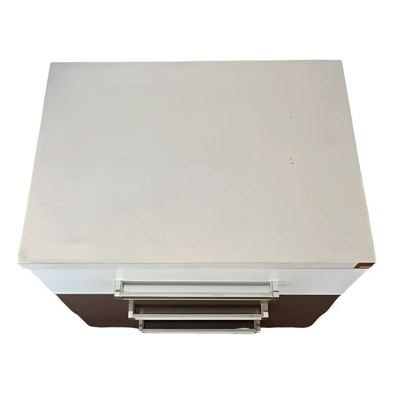 Mesa de luz blanca con 3 cajónes - MERCADERIA CON DETALLES Mesa de luz blanca con 3 cajónes - MERCADERIA CON DETALLES
