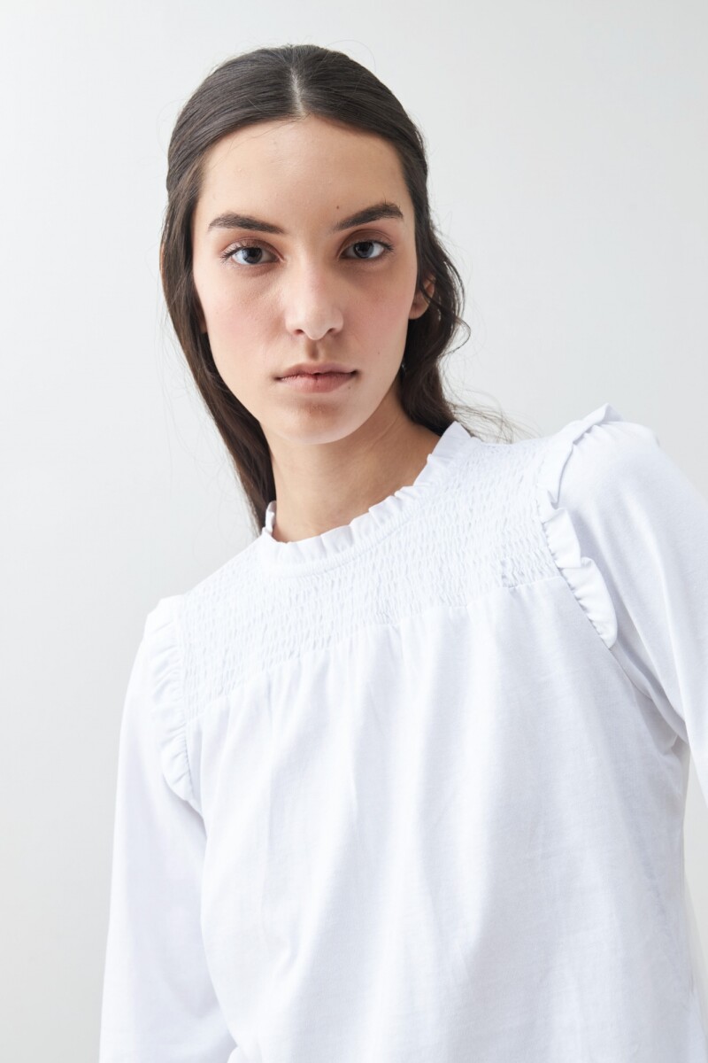 Remera romántica punto smock blanco