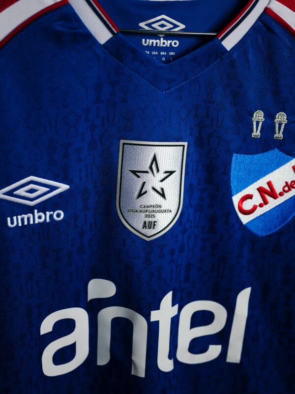 Camiseta Golero 2026 Nacional Hombre Skuba, Azul Royal, Blanco