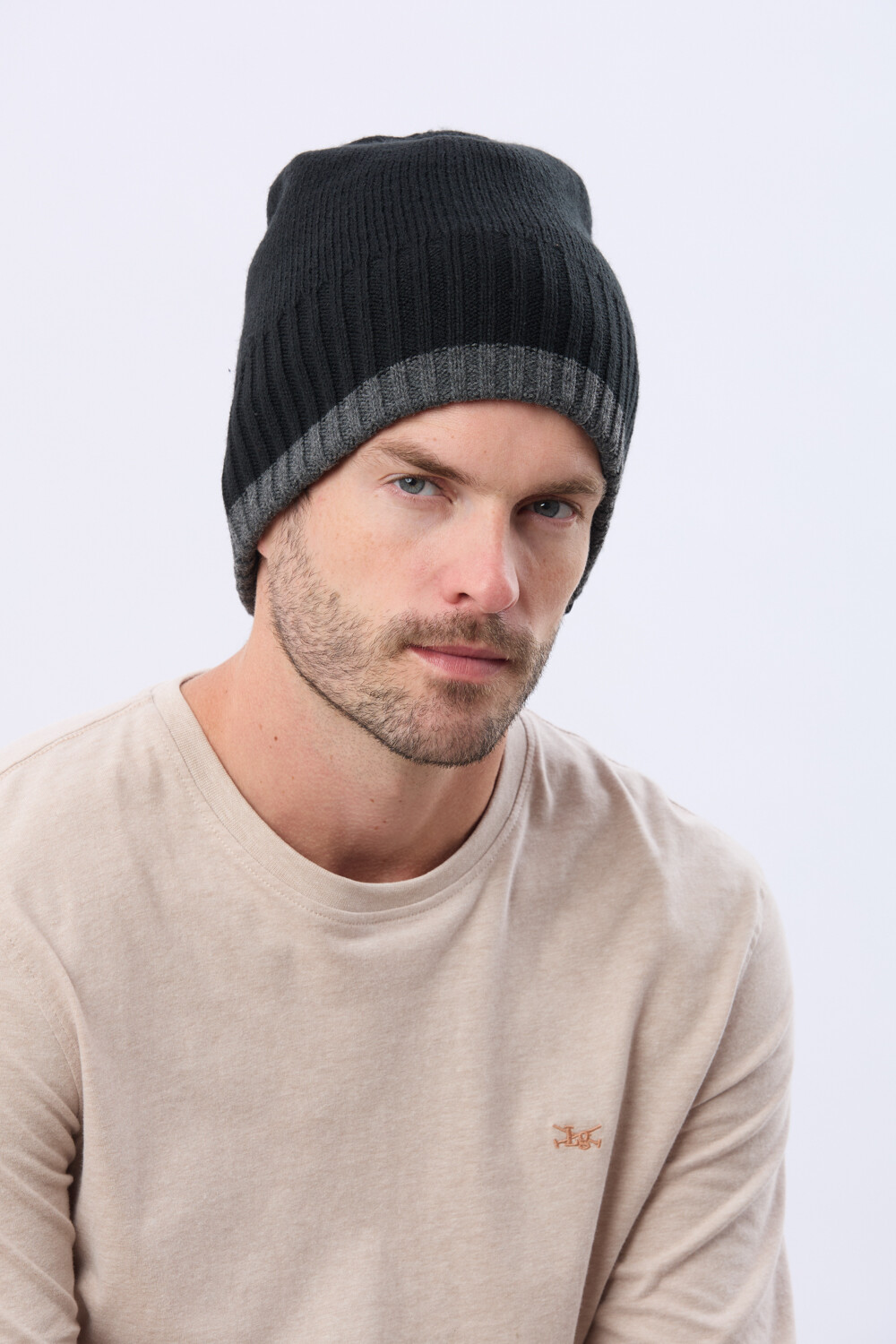 GORRO TEJIDO REVERSIBLE Negro