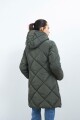 Campera capitoneada con capucha verde oliva