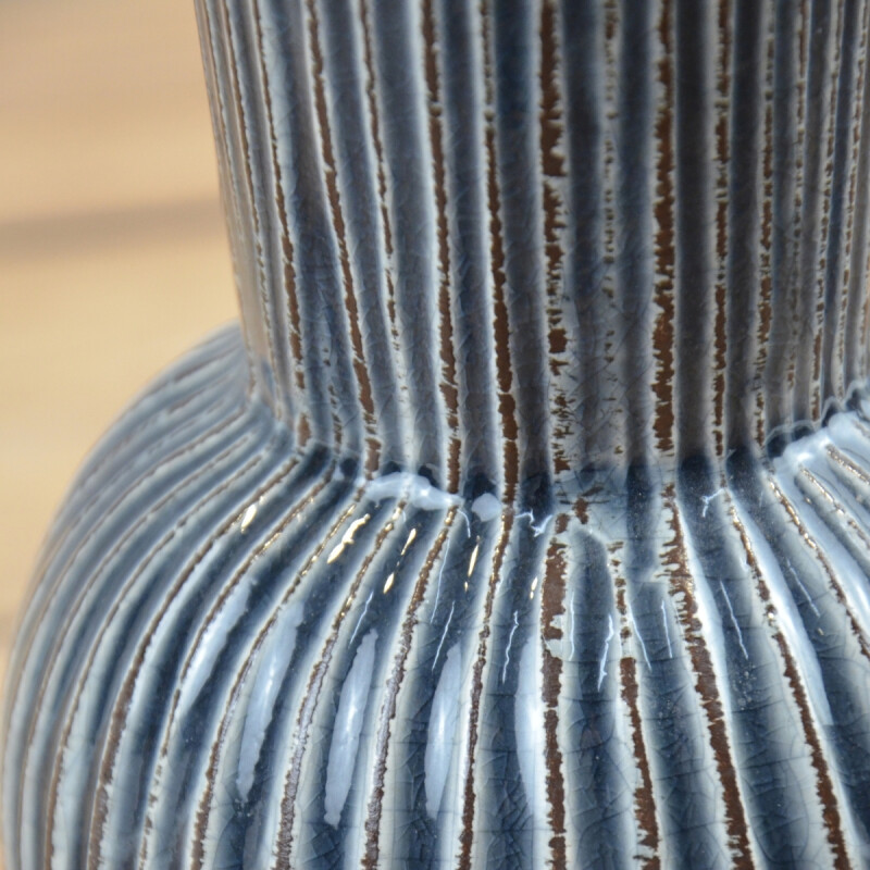 Florero cerámica textura líneas 11x20cm AZUL