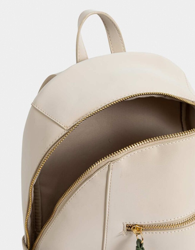 Mochilas Urbanas Mochila Con Charm - Blanco Crudo