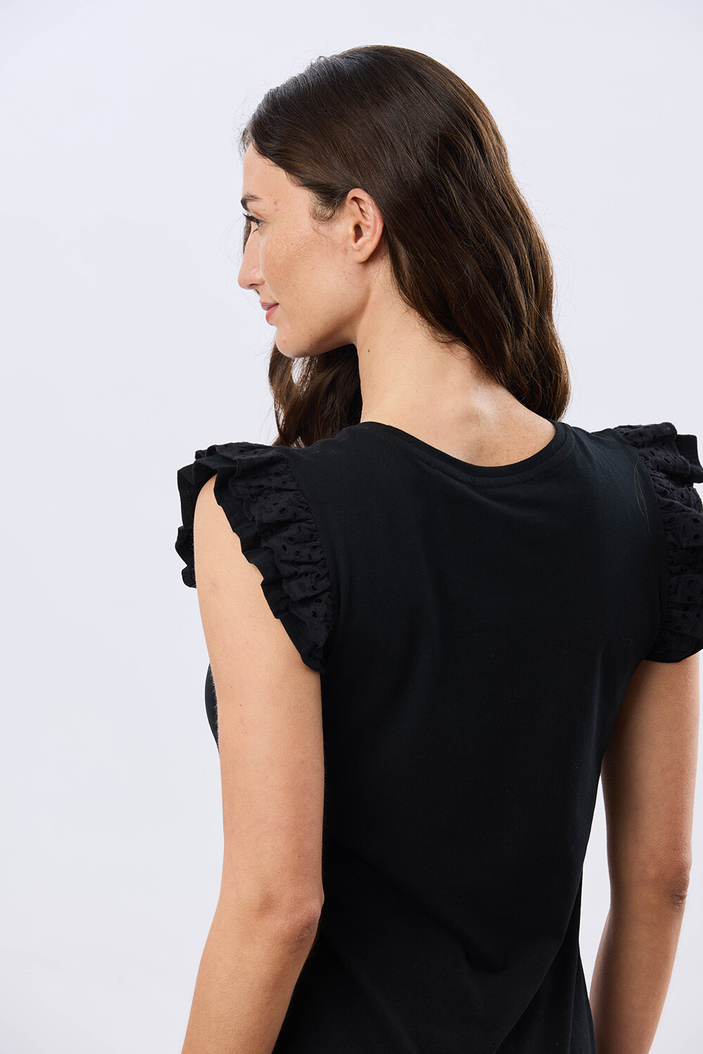 REMERA DE ALGODÓN CON BRODERIE Negro